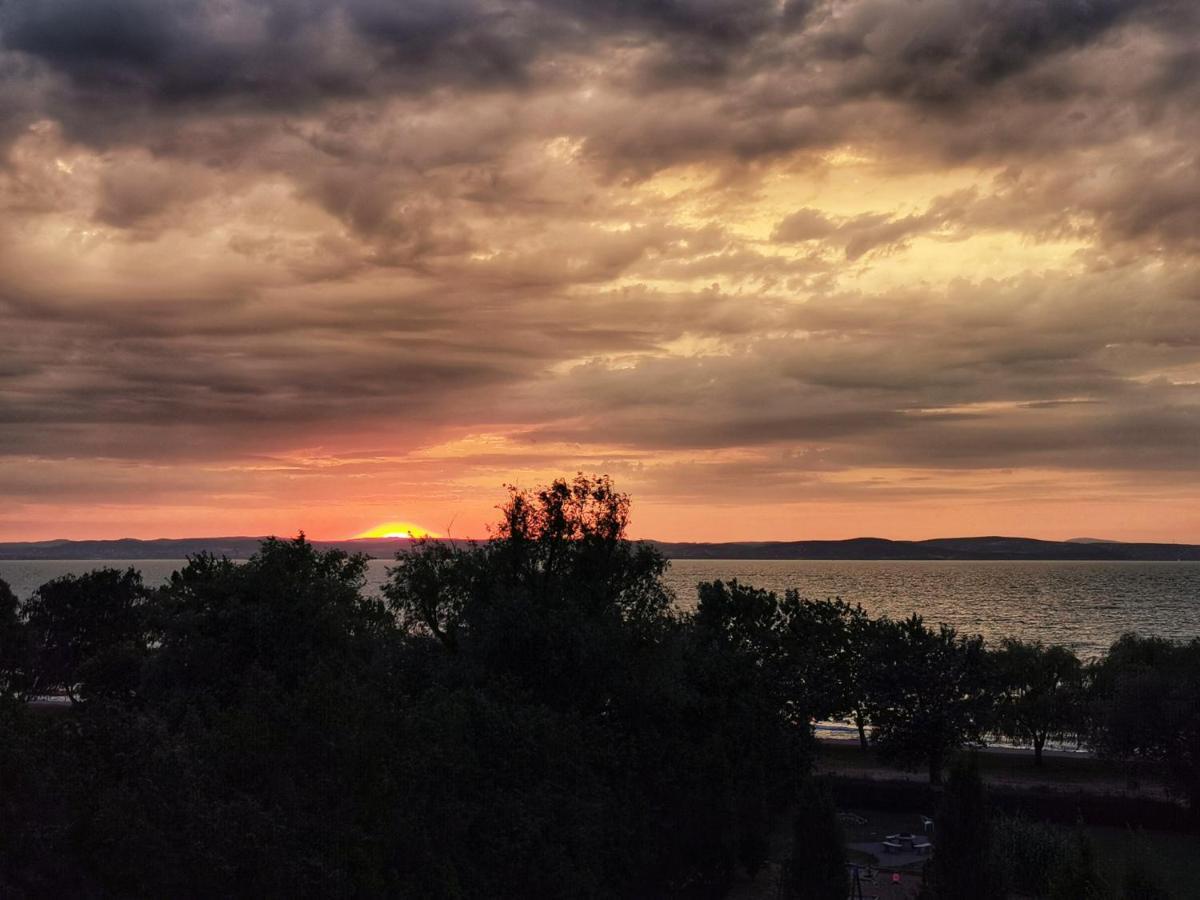 Szin-Aranyhid Apartman Siófok Exteriör bild